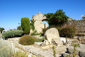 Porte d'accès au sommet du village