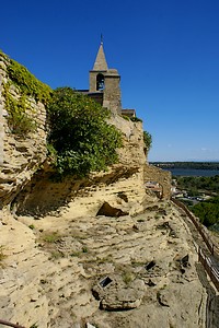 Forteresse médiévale et clocher de l'église