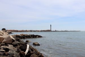 Le port de plaisance à l'horizon
