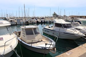 Bateaux amarrés au port de plaisance