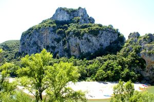 Rocher à côté du Pont d’Arc