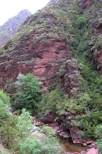 Rochers en schiste rouge