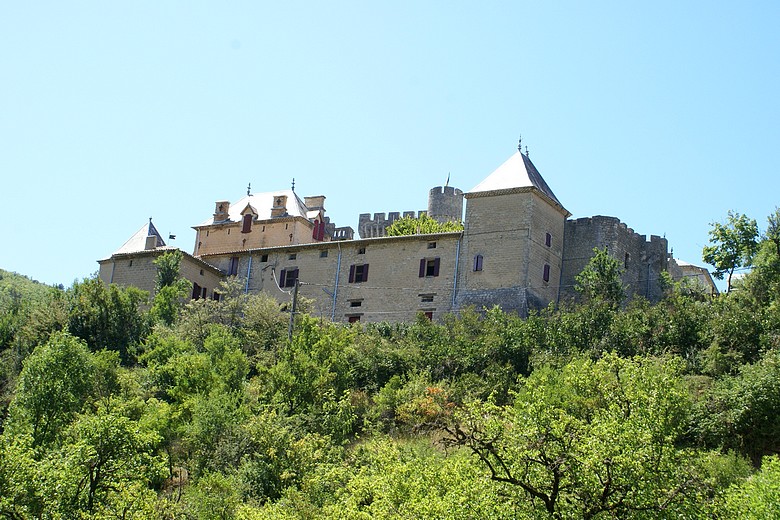 Gorges du Toulourenc (Drôme) - Au pied du château d'Aulan