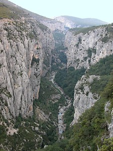 Précipice à l'intérieur du Grand Canyon