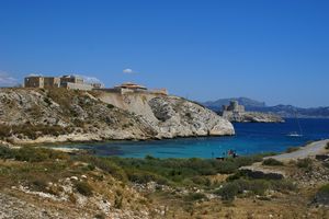 Plage au pied de l'hôpital Sainte-Caroline