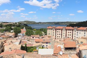 Etang de l'Olivier à l'horizon