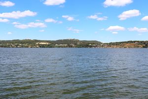 Vue étendue sur l'étang