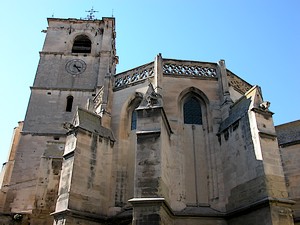 Derrière la collégiale