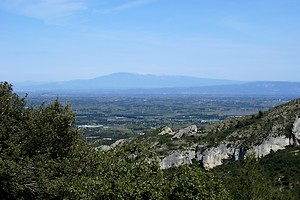 Aperçu du Mont Ventoux à l'horizon