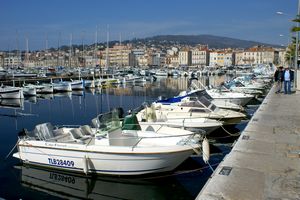 Port Vieux en direction de la station balnéaire