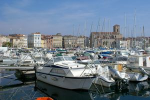 Port Vieux direction chantiers navals