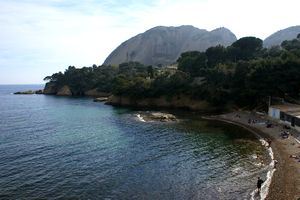 Calanque du Mugel et rocher du cap de l'Aigle