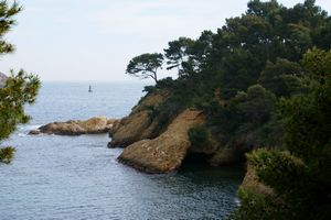 En approche plein sud de la calanque du Mugel