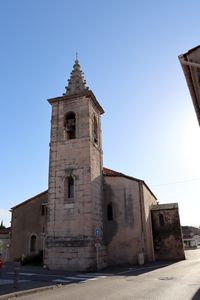 Retour derrière l'église
