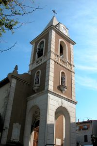 Au pied de l'église