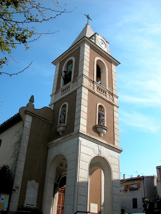 La Treille (Bouches-du-Rhône) - Au pied de l'église