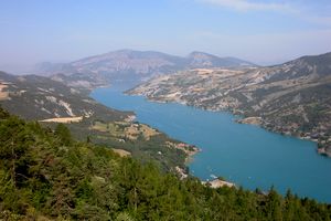 Dans le sud-est du lac et en direction du Lauzet-Ubaye
