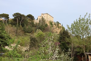 Au pied du château