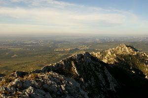 Vue en direction du village d'Aureille