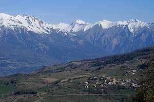 Zoom sur le massif des Ecrins et sur les Orres (le village)