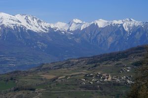 Zoom sur le massif des Ecrins et sur les Orres (le village)