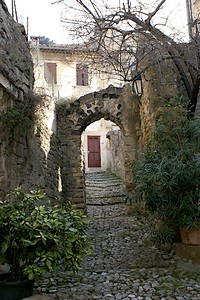 Une porte au coeur du village