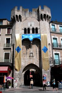 Face à la porte Saunerie