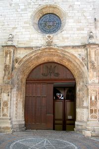 Entrée de l'église Notre-Dame-de-Romigier