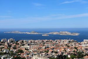 Iles du Frioul à l'horizon