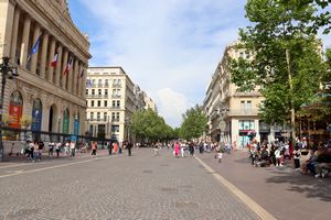 Retour à proximité de la Bourse et Chambre de Commerce