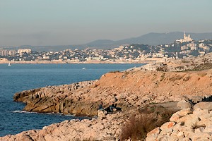 Marseille et la « Bonne Mère » au coucher du soleil