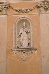 Statue sur la Chapelle des Pénitents-Blancs