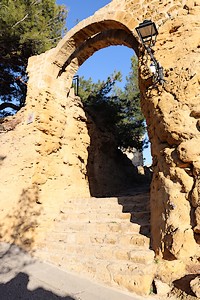 Accès à l'ancien château