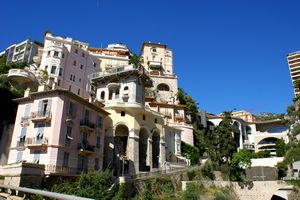 Au pied d'un des quartiers de luxe