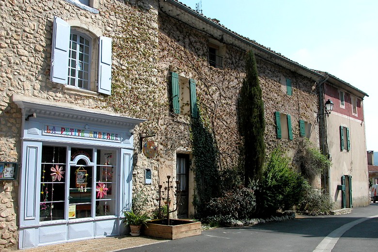 Monieux (Vaucluse) - Un style de maisons