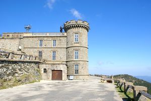 Au pied de l'observatoire