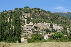 Le village à l'horizon