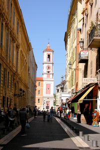 Tour de l'horloge à l’horizon
