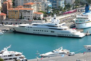 Vue sur le port de Nice