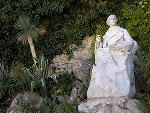 Une statue