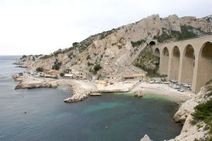 Vue d'ensemble de la calanque de la Vesse