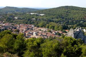Dans les hauteurs du village