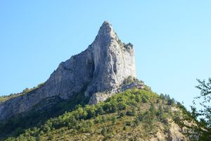 Au pied d'une des falaises