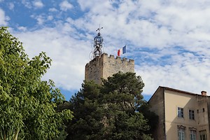 Zoom sur la tour de l'horloge
