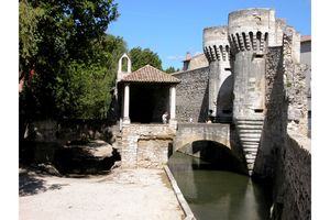 La Porte Notre-Dame au dessus de la Nesque