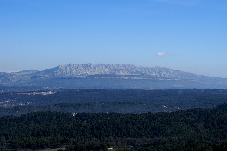 Zoom sur la Montagne Sainte-Victoire