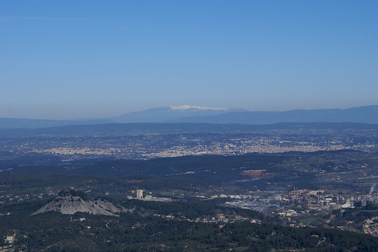 Zoom sur Aix-en-Provence et sur le Mont Ventoux