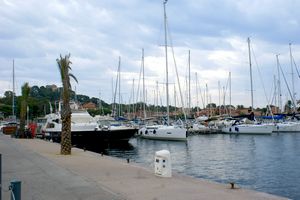 Face au port de plaisance