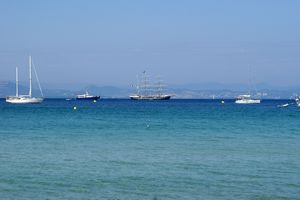 Un vieux gréement à l'horizon