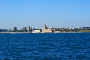 Fort de Bouc à l'horizon